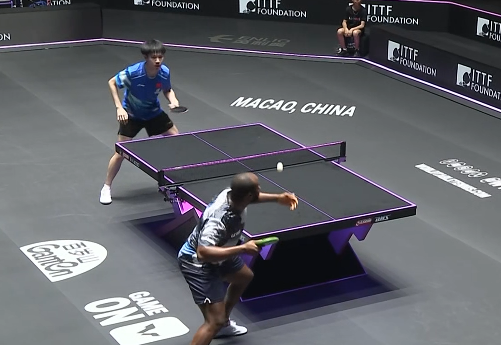 球依然给到, 了对手进攻, 慢了 球依然给到, 了对手进攻, 慢了