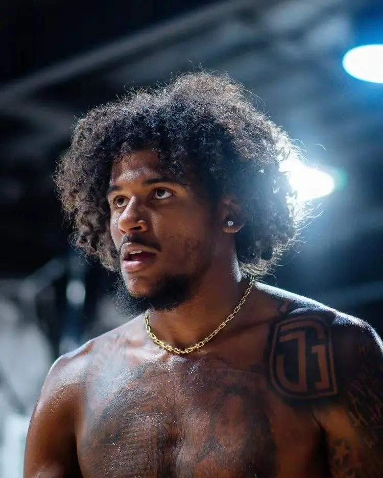 这位年轻后, 一直在加强